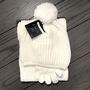 White Market & Layne 3 Piece Set (Hat Gloves Scarf)